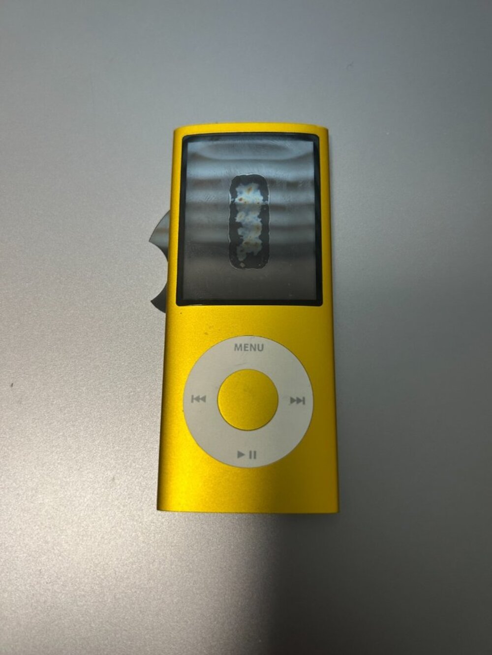 Apple iPod Nano 4th Gen. A1285 8GB Yellow MP3 Player Works! Bad Battery